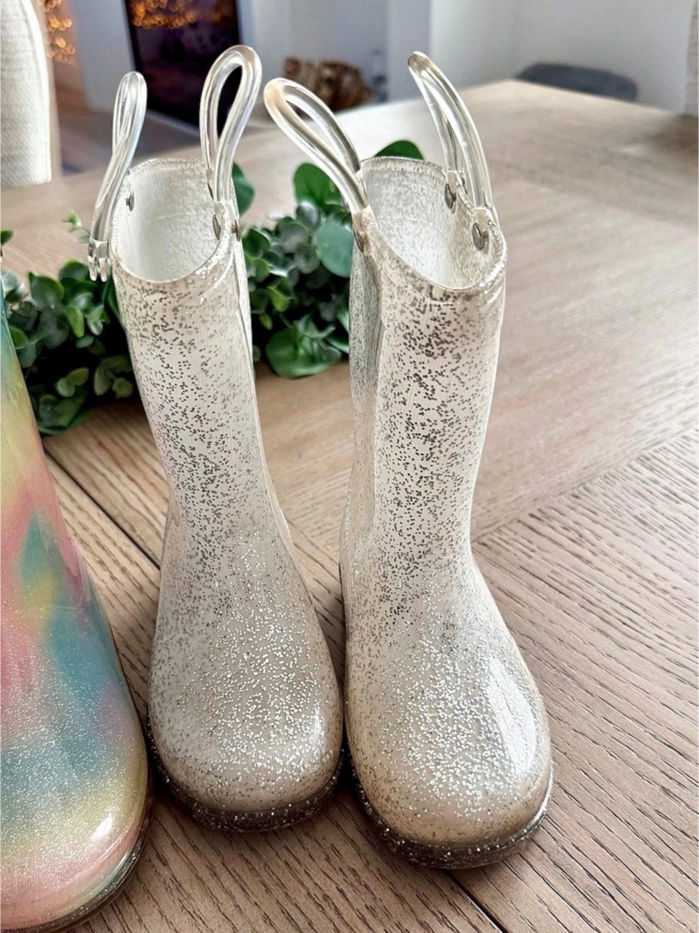 9T Toddler Girls Glitter Rain Boots in White Like New